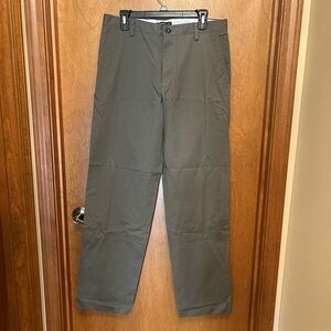 Like new! Dockers classic fit size 34 x 34